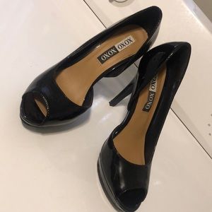 NWOT XOXO black heels